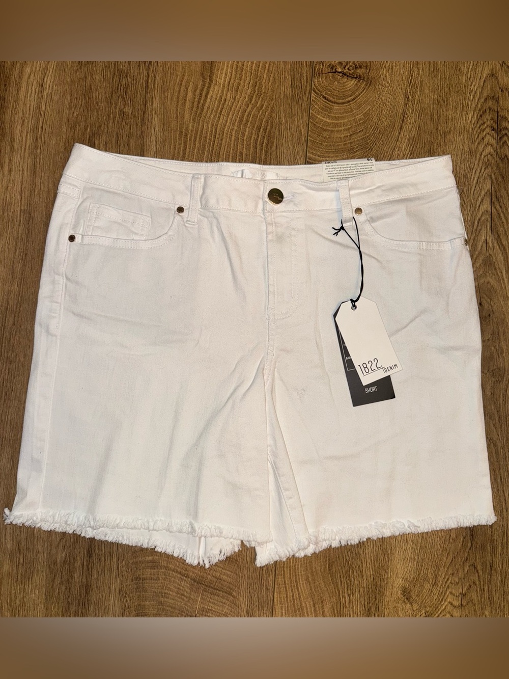1822 Denim White Mid-Rise Frayed Hem Jean Shorts
